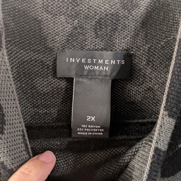 Investments Leopard Patterned Colorblock Sweater - Picture 4 of 4